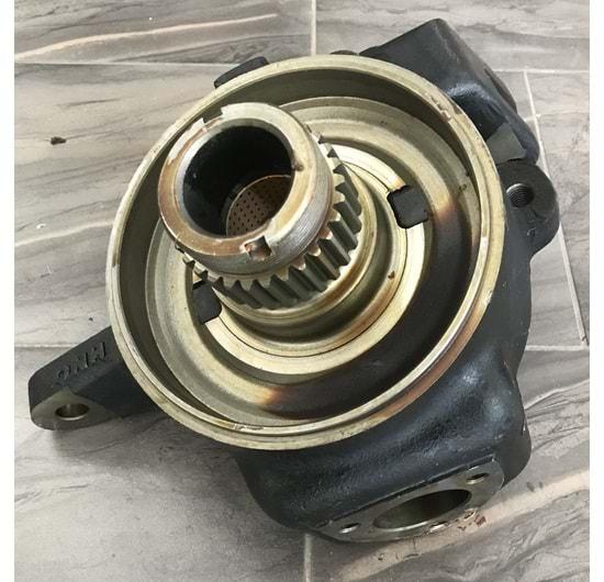 84196849 ÖN DİF.PORYA MESNEDİ (SOL) TR-T6000 YM newholland Ön